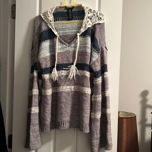 Wrangler pullover sweater with lace hood